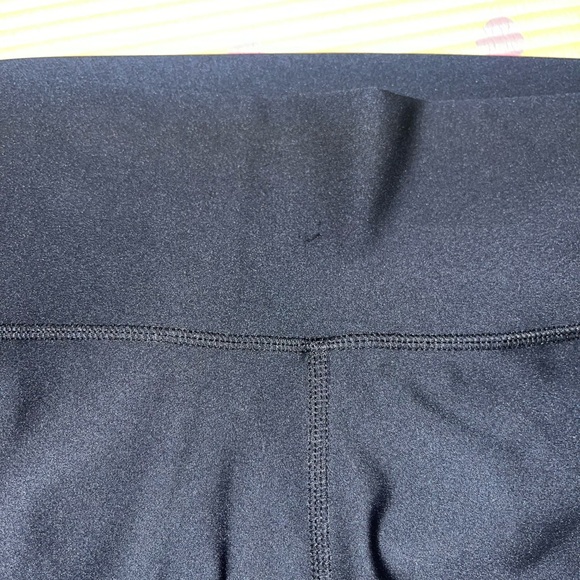 Alo shorts - Picture 2 of 4